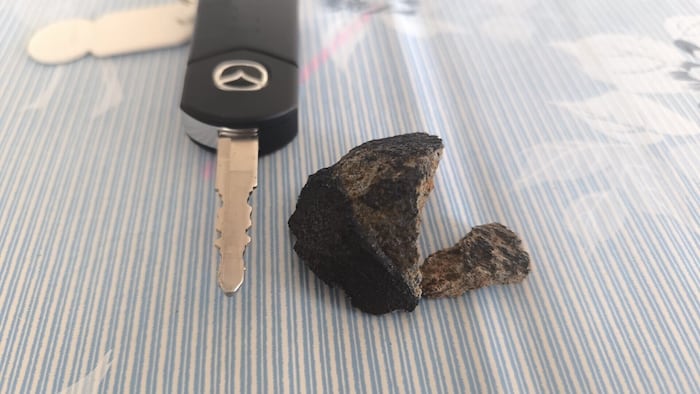 Der Brocken zerbrach durch den Aufprall in drei Teile. Zwei sind im Besitz der Familie, mit ...