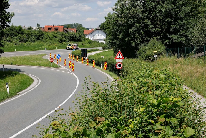 30 km/h und ein Blinklicht sollen den Übergang absichern.