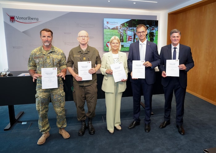 Georg Dialer, Gunther Hessel, Claudia Tanner, Markus Wallner und Daniel Allgäuer (v.l.) bei der ...