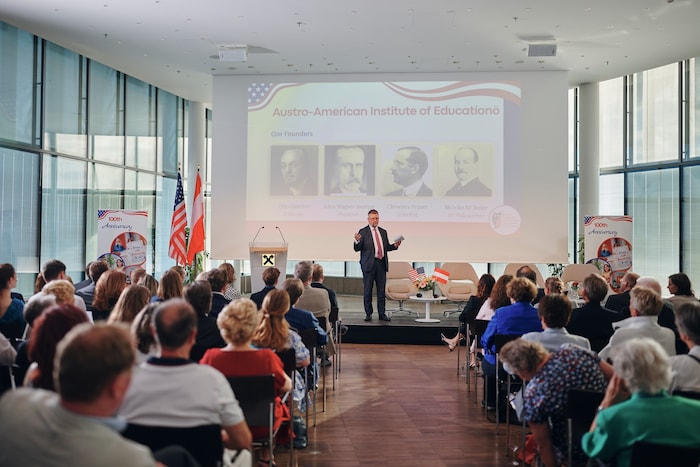 120 Gäste feierten gemeinsam im Raiffeisenhaus in Wien.