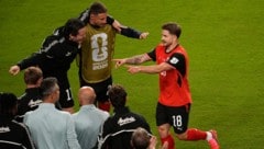Romano Schmid jubelte sofort mit seinem verletzten Teamkollegen.
