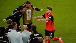 Romano Schmid jubelte sofort mit seinem verletzten Teamkollegen.