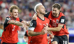 Marko Arnautovic (Mitte) und Romano Schmid (rechts) trafen gegeen Jordanien, damit trafen beide ...