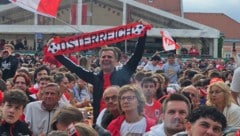 Österreichs WM-Einstand ist frühmorgens geglückt.