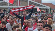 Österreichs WM-Einstand ist frühmorgens geglückt.