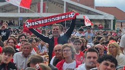 Österreichs WM-Einstand ist frühmorgens geglückt.