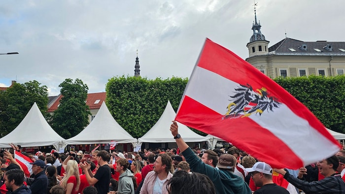 Rot-Weiß regiert Klagenfurt.