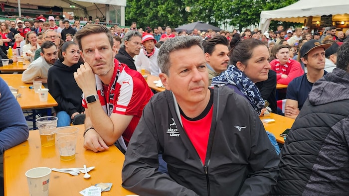 Landeshauptmann Daniel Fellner saß mitten unter den Fans.
