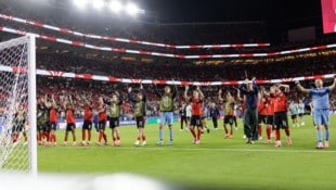 Unser ÖFB-Team feierte nach dem 3:1 gegen Jordanien mit den Fans. 