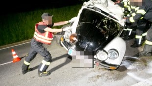 Der VW Käfer wurde weider auf seine vier Räder gestellt. 