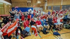 Riesenstimmung im Turnsaal der Neuen Mittelschule in Alpbach, samt Volksschülern zelebrierten ...