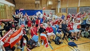 Riesenstimmung im Turnsaal der Neuen Mittelschule in Alpbach, samt Volksschülern zelebrierten ...