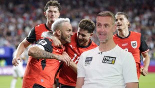 Marko Arnautovic lässt mit seinem verwandelten Elfmeter zum 3:1-Schlusspunkt ganz Österreich ...