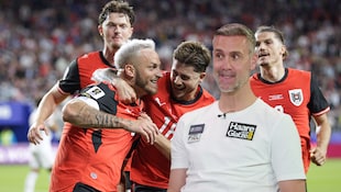 Marko Arnautovic lässt mit seinem verwandelten Elfmeter zum 3:1-Schlusspunkt ganz Österreich ...