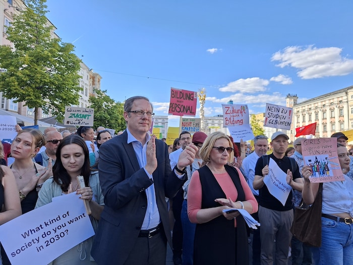 Rektor Koch bei einer Demo gegen das Budget