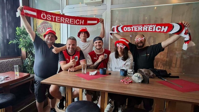 Auch das Picadilly Pub in Mayrhofen hatte bereits im Morgengrauen etliche Fans zu Gast.