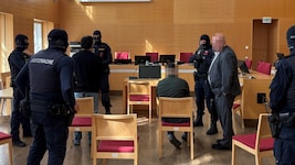 Ein Teil der Angeklagten am ersten Verhandlungstag