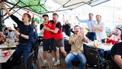 Das Café Landtmann lud am Mittwoch zum besonderen Frühstück: 120 Fußball-Fans starteten bei ...