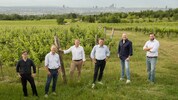 Die sechs WienWein-Winzer (v.l.:) Josef Wimmer-Schmidt (Cobenzl), Fritz Wieninger (Wieninger), ...