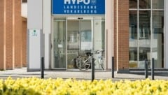 Seitens der Hypo-Landesbank wurden Kredite vergeben, die mit Pfandrechten in der Höhe von rund ...
