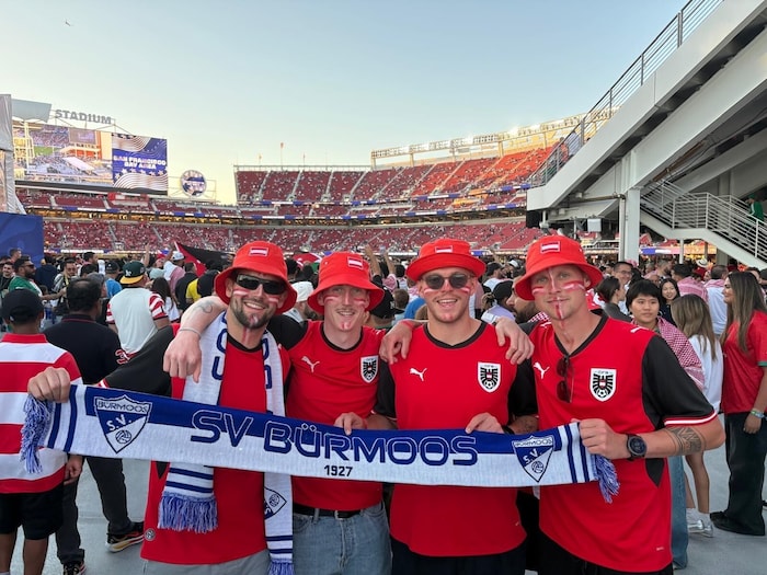 Bürmoos-Support in den USA: Eric Wagner, Daniel Peterka, Patrick Probst und Tobias Mösl.