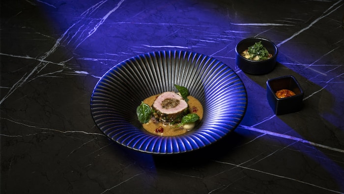 Dinner-Gang im Universum: Im neuen Menü gibt es u. a. Kalb mit Artischocken, Tomaten, Stein- ...