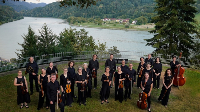 L’Orfeo Barockorchester, im Hintergrund die Donau
