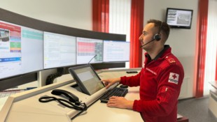Manuel Kasbauer reagierte fexibel, rief kurzerhand Feuerwehrleute zu Hilfe, die in der Nähe ...