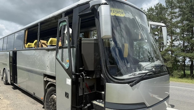 Eine ukrainische Drohne schlug in einen Reisebus in Westrussland ein.