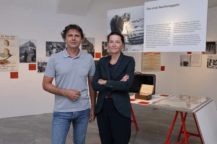 Kurator Heribert Macher-Kroisenbrunner mit Museumchefin Bettina Habsburg-Lothringen.