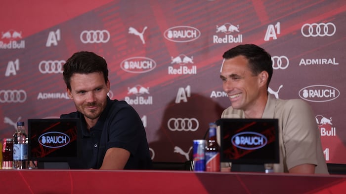 Danny Röhl und Marcus Mann bei der Pressekonferenz.