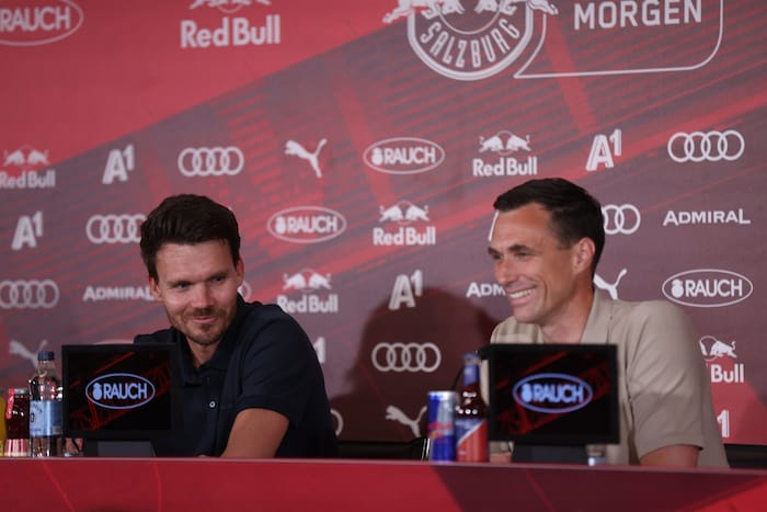Danny Röhl und Marcus Mann bei der Pressekonferenz.