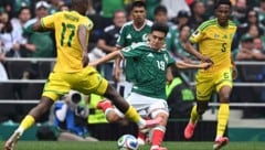 Gilberto Mora (Mi.) legte beim Auftakt gegen Südafrika eine Talentprobe ab.