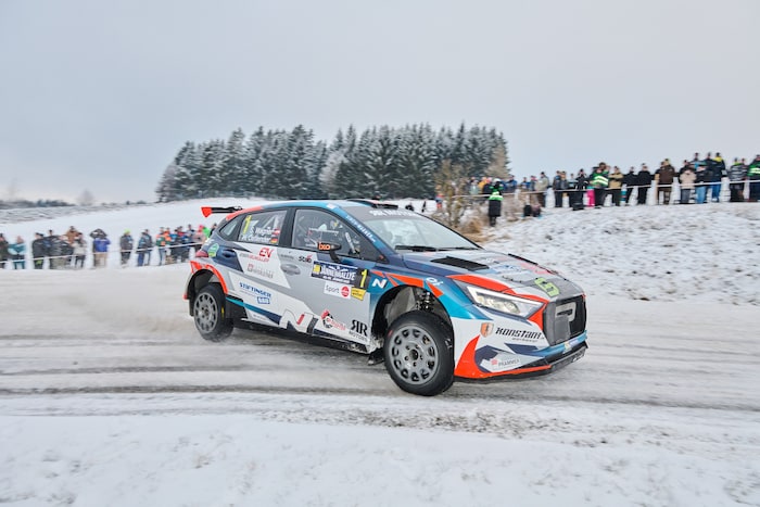Simon Wagner raste 2026 zu seinem ersten Jännerrallye-Sieg.