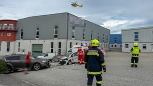 Hier passierte der Unfall – beteiligt waren ein Pkw und ein Fahrzeug des Roten Kreuzes.
