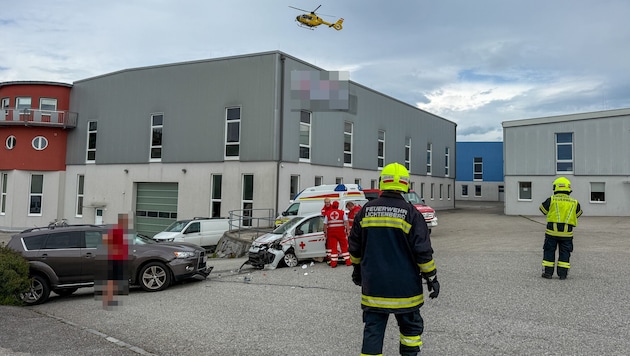 Hier passierte der Unfall – beteiligt waren ein Pkw und ein Fahrzeug des Roten Kreuzes.