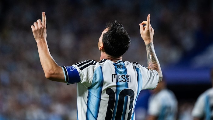 Messi (1,70m) war auch beim WM-Auftakt wieder einmal der Größte