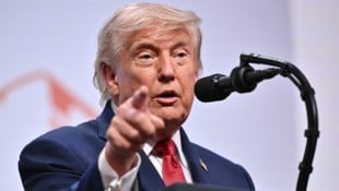 US-Präsident Donald Trump hat angedeutet, dass der Iran-Deal schon einen Tag früher als geplant ...