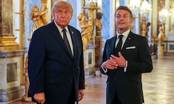Trump hat das Abkommen unterzeichnet, während er auf Einladung Macrons zum Dinner auf Schloss ...