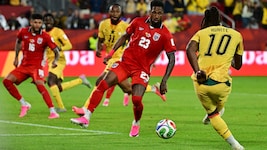 Ghana (re. Asante) feierte einen Auftaktsieg.