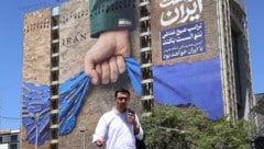Ein Propagandabild in Teheran zeigt die Meerenge fest in der Hand des Iran.