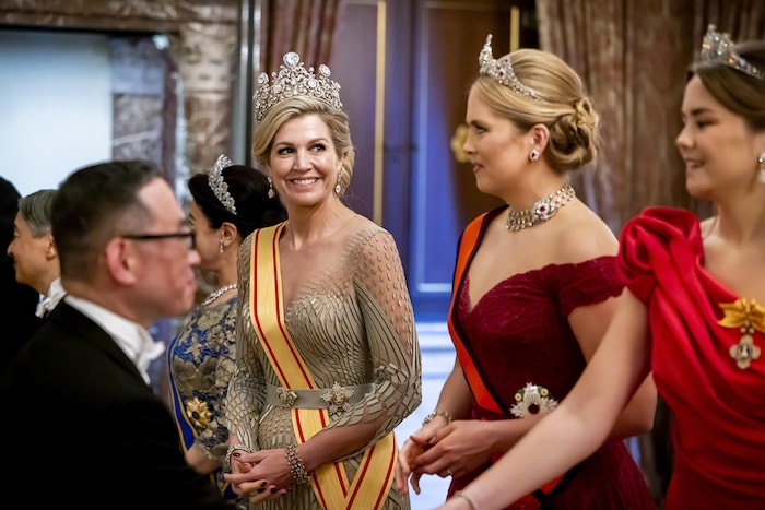 Königin Máxima, die das berühmte Stuart-Diadem trug, war sichtlich stolz auf ihre schönen ...