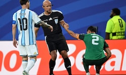 Lionel Messi sorgte nicht nur mit einem Hattrick, sondern auch mit einem Foul für Aufsehen. 