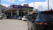 In Simferopol auf der besetzten Krim bildeten sich bereits vergangene Woche lange Schlangen vor ...