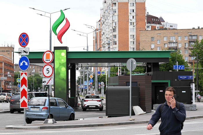 An allen Tatneft-Tankstellen in Russland wird Sprit bereits rationiert.