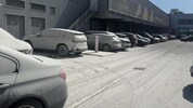 Regelrecht paniert wurden die Autos am Kundenparkplatz.