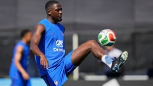 Frankreichs Ibrahima Konate unterschreibt bei Real Madrid.