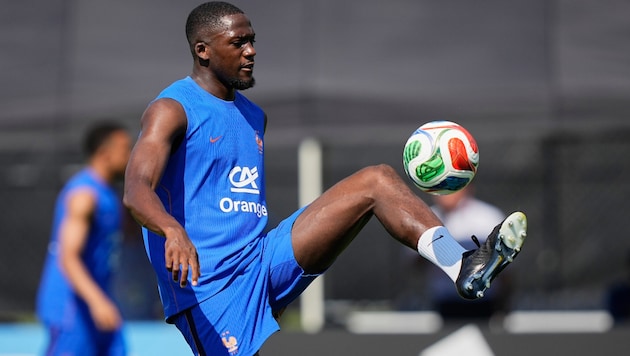 Frankreichs Ibrahima Konate unterschreibt bei Real Madrid.