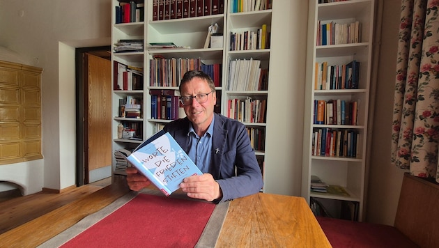 Dekan Franz Troyer liest nicht nur gerne, er schreibt auch Bücher.