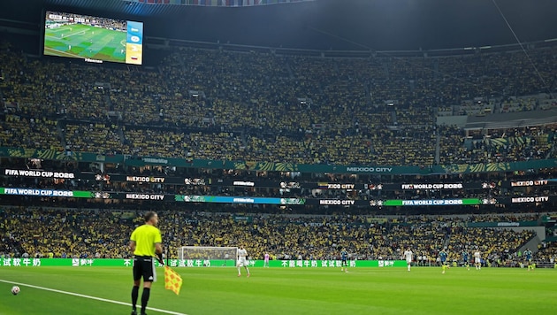 Im Aztekenstadion duellierte sich Kolumbien mit Usbekistan.
